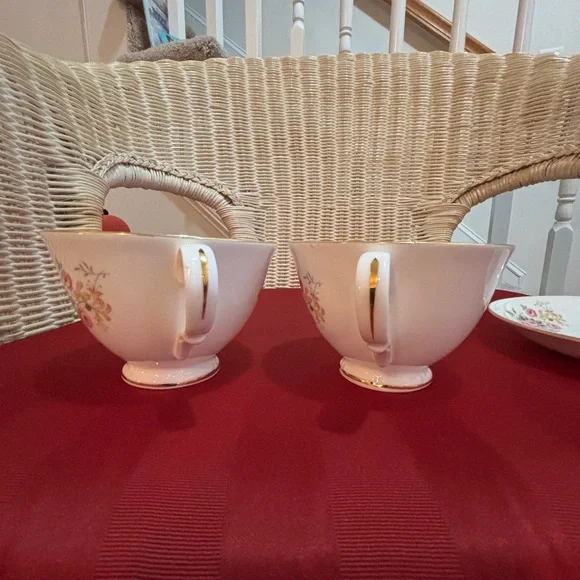 TWO (2) Shelley Fine Bone China-2 cup and saucer set - Picture 7 of 9